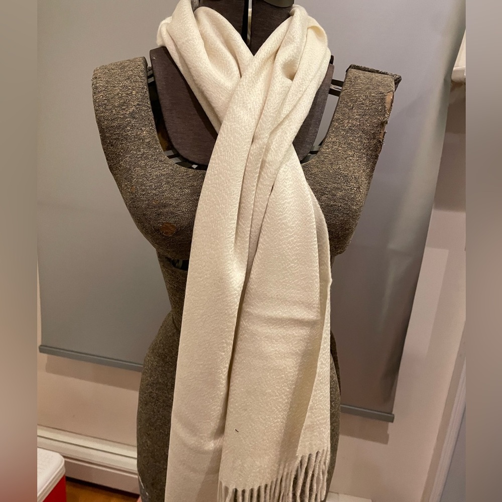 White cashmere scarf